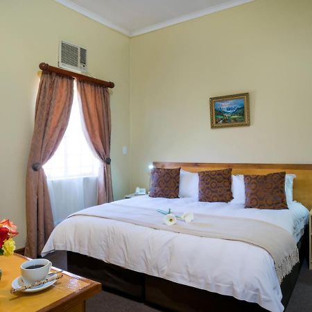 The Elegant Lodge Menlo Park Претория Екстериор снимка