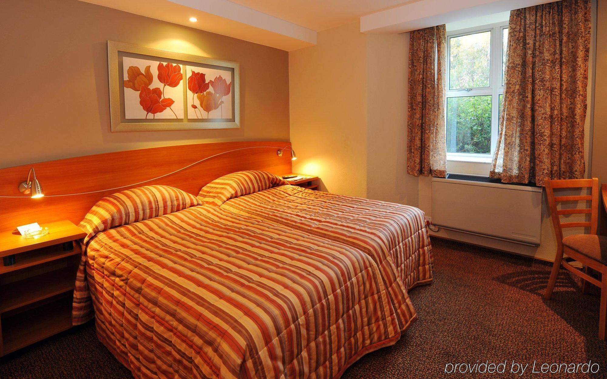 The Elegant Lodge Menlo Park Претория Екстериор снимка