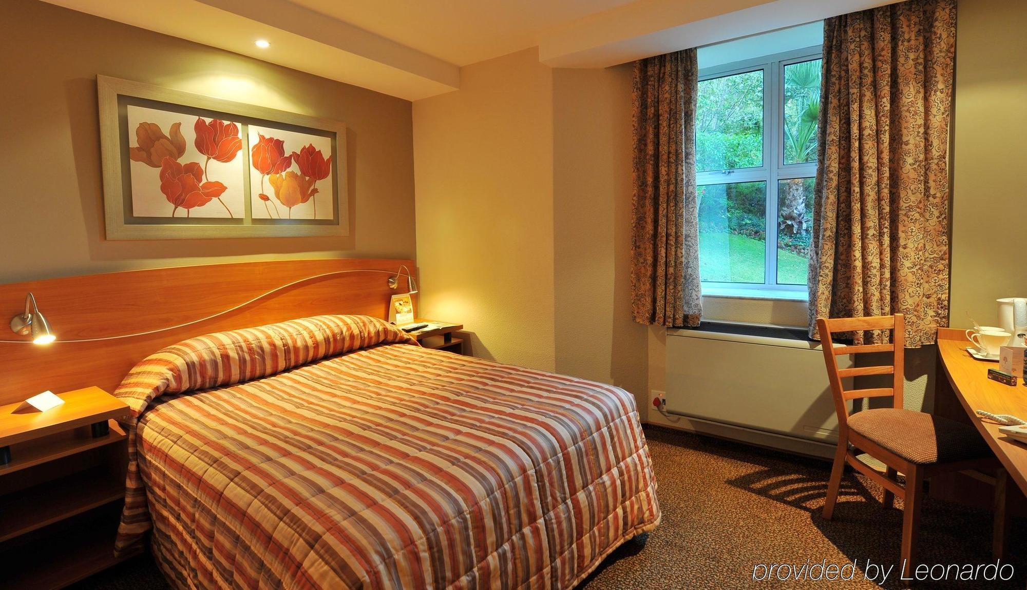 The Elegant Lodge Menlo Park Претория Екстериор снимка