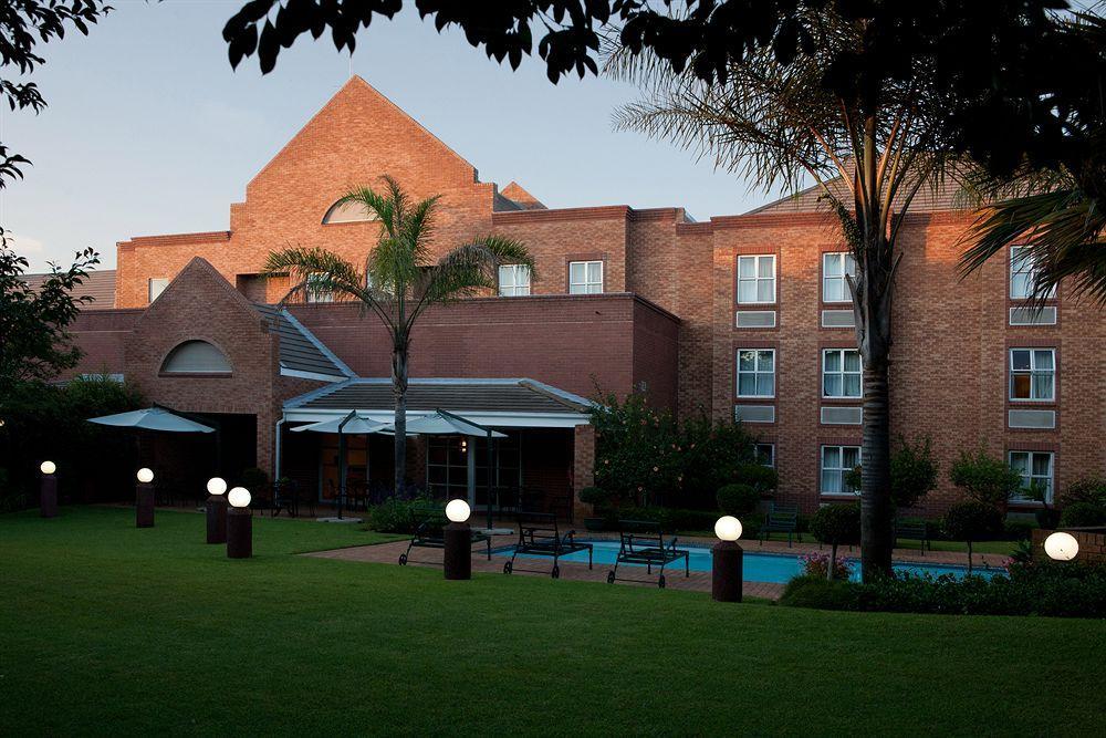 The Elegant Lodge Menlo Park Претория Екстериор снимка