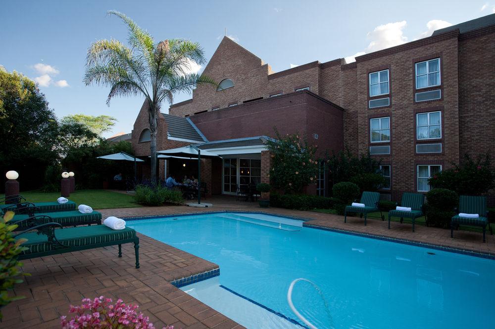 The Elegant Lodge Menlo Park Претория Екстериор снимка