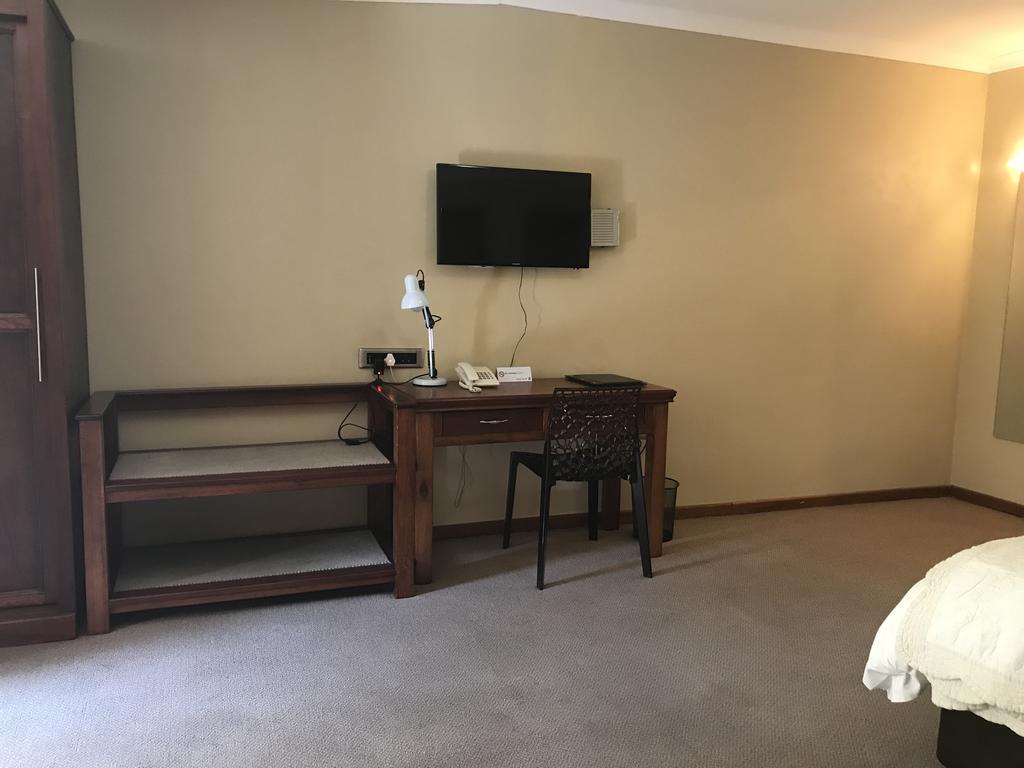 The Elegant Lodge Menlo Park Претория Екстериор снимка