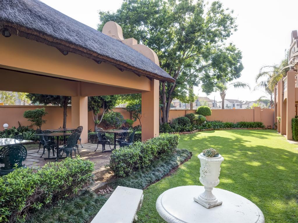 The Elegant Lodge Menlo Park Претория Екстериор снимка