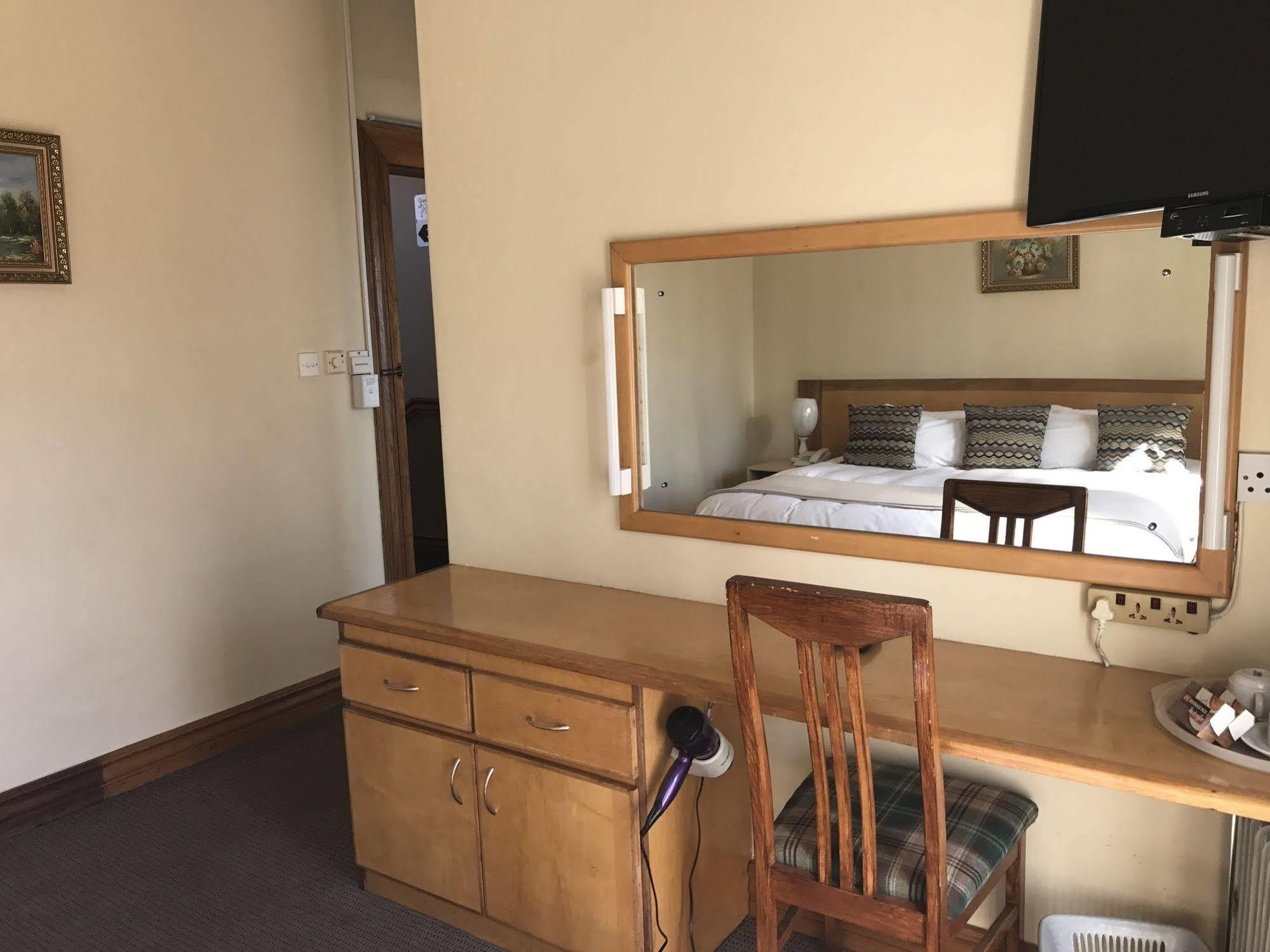 The Elegant Lodge Menlo Park Претория Екстериор снимка