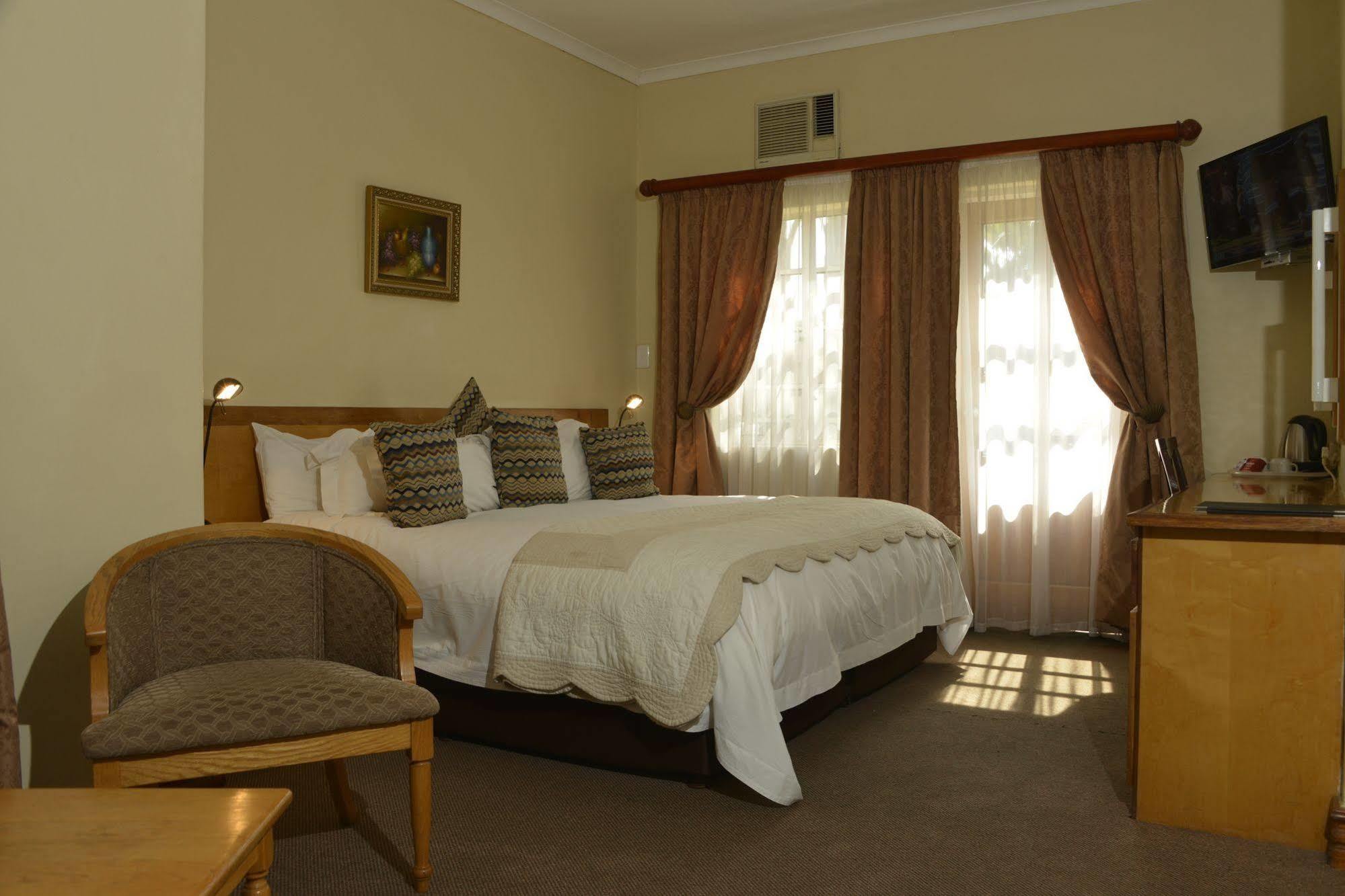 The Elegant Lodge Menlo Park Претория Екстериор снимка
