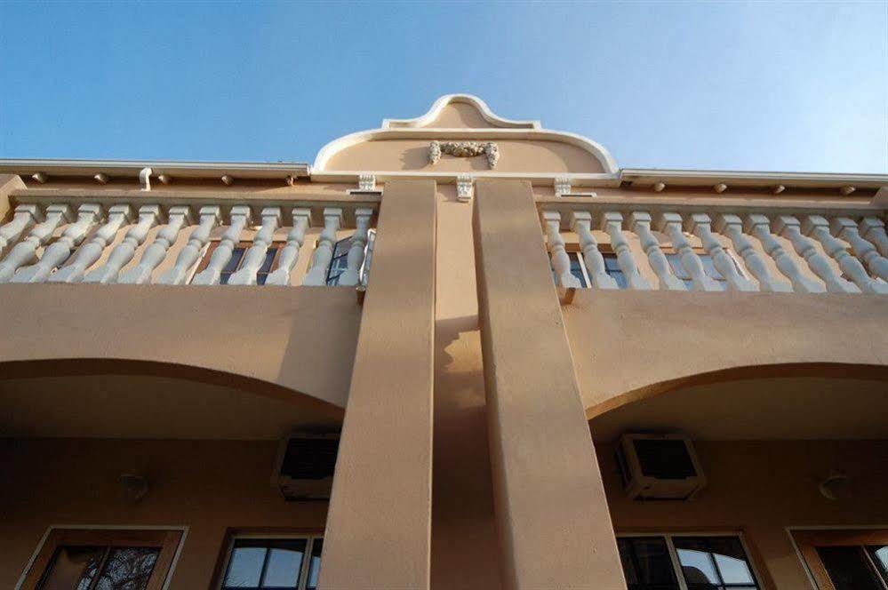 The Elegant Lodge Menlo Park Претория Екстериор снимка
