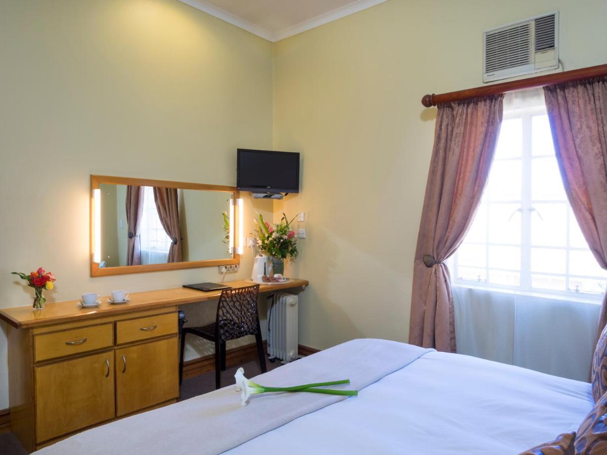 The Elegant Lodge Menlo Park Претория Екстериор снимка